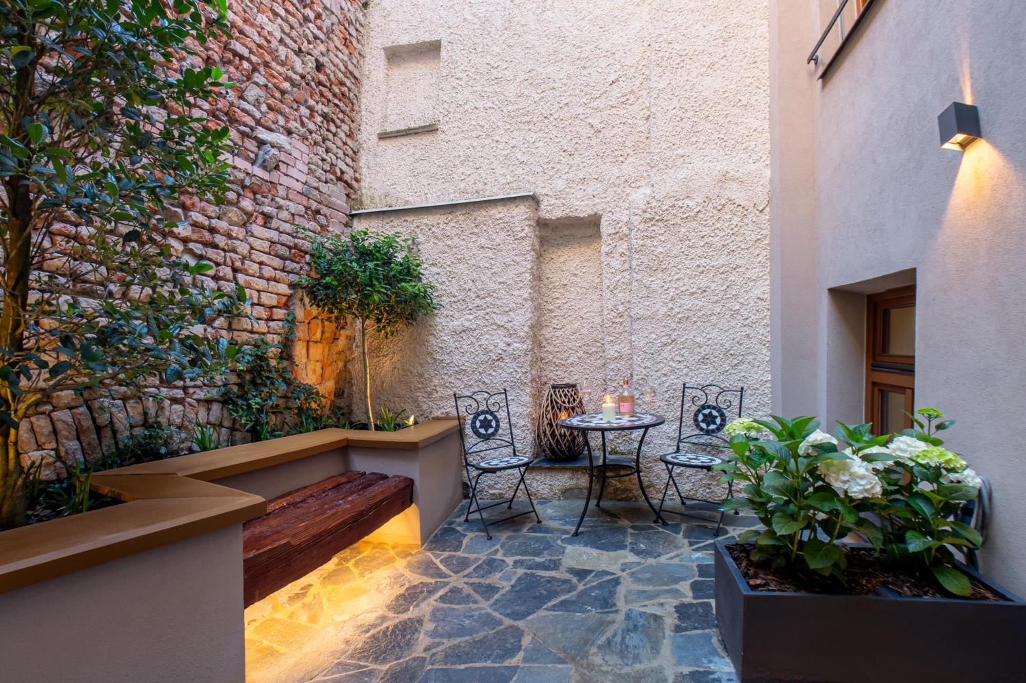 White Wolf Boutique Apartments Оломоуц Экстерьер фото